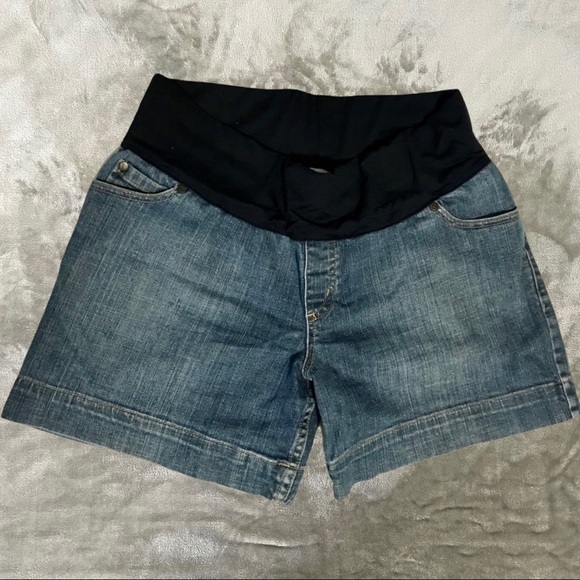 Liz Lange Maternity Under the Belly Blue Denim Maternity Jean Shorts Size Small - Picture 1 of 5